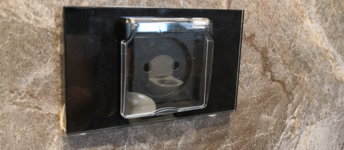 שקע מוגן מים מעוצב